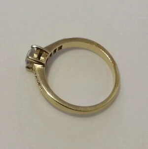 Gold tone costume  ring
